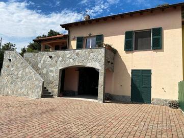 Privato vende villino