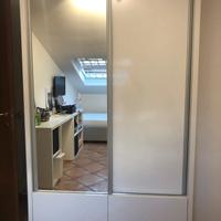 armadio due ante scorrevoli e specchio 