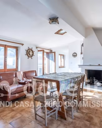 Appartamento di 160 m² con 5 locali a Tertenia