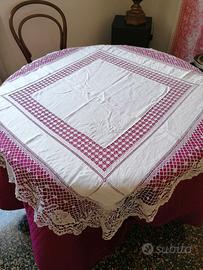 Tovaglia copritavolo ricamata