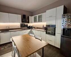 VILLETTA INDIPENDENTE CON AMPI SPAZI E LABORATORIO