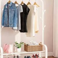 Appendi abiti robusto bianco con ruote