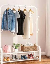 Appendi abiti robusto bianco con ruote