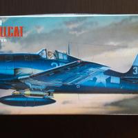 GRUMMAN F6F-3/5 HELLCAT SCALA 1/72 ACADEMY