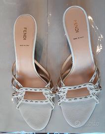 Scarpe Fendi FF Fold in pelle bianca