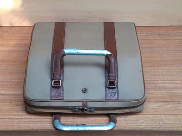 Macchina da scrivere Lettera 22 Modello Olivetti