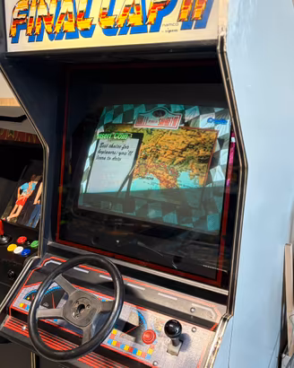 Cabinato arcade