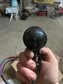 Parafango, frecce e fanale