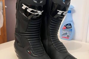 Stivali moto tcx come nuovi e gaerne usati n 43