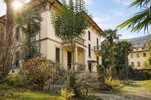 Villa di 450 m² con più di 5 locali a Lesa