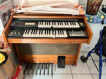 Vintage. Organo farfisa