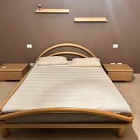 Letto matrimoniale + materasso + comodini in legno