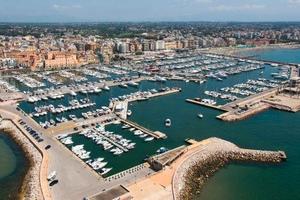 Posto barca all'interno della Marina di Nettuno