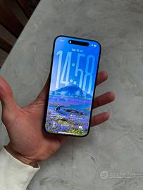 iPhone 15 Pro 256GB - Titanio Nero - Batteria 90%