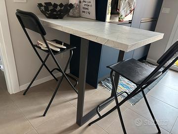 Penisola cucina con sgabelli Ikea