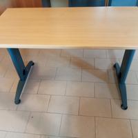 scrivania in legno da cm  120 x 60