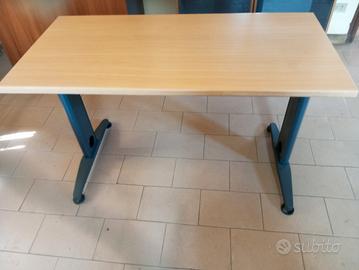 scrivania in legno da cm  120 x 60