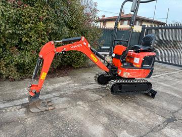 E282 - Escavatore Kubota K008 Carro allargabile