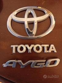 Scritta+Logo baule portellone Toyota Aygo