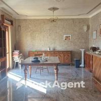 IMMOBILE DI AMPIA METRSTURA POSTO SU 2 LIVELLI , I