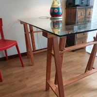 scrivania con cavalletti