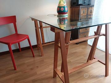 scrivania con cavalletti