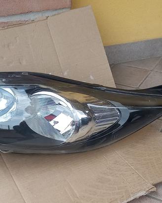 Fanale anteriore Ford Fiesta MK VI