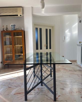 Tavolo in cristallo e ferro battuto