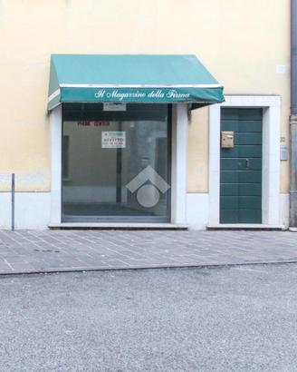 NEGOZIO A MANERBIO