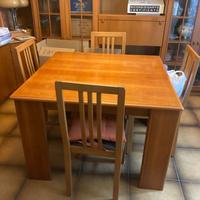 Tavolo da pranzo con 4 sedie
