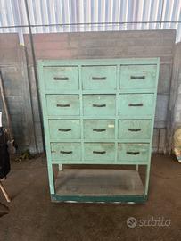 Cassettiera industriale in legno vintage
