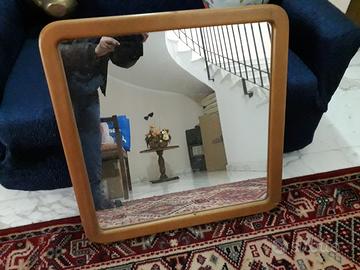Specchio quadrato in legno