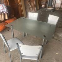 Tavolo vetro e sedie