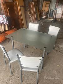 Tavolo vetro e sedie