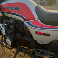 Moto kawasaki gpz unitrk 550 anno 83