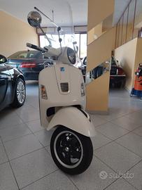 Piaggio Vespa 300 GTS