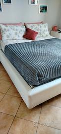 struttura letto con contenitore e doppio movimento