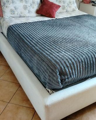 struttura letto con contenitore e doppio movimento
