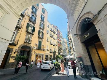 NEGOZIO A NAPOLI