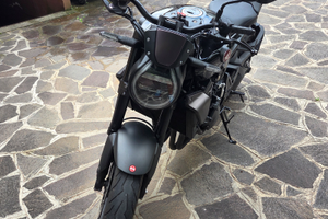 Ha la marmitta in fibra di carbonio nuova