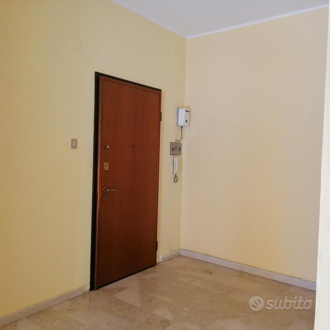576168 Luminoso Appartamento Zona Centro Crotone - Vista 3