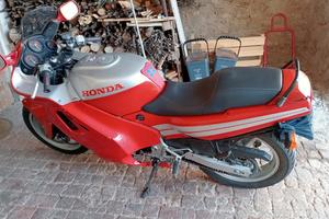 Moto Honda CBR 600 F del 1987 + pezzi di ricambio