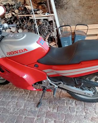 Moto Honda CBR 600 F del 1987 + pezzi di ricambio
