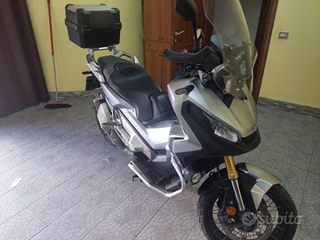 Honda x-adv 750 da vetrina