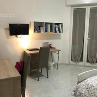 Vomero (Piazza Quattro Giornate) a studentesse