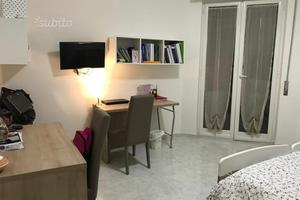 Vomero (Piazza Quattro Giornate) a studentesse