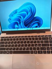 computer portatile da svago-lavoro 