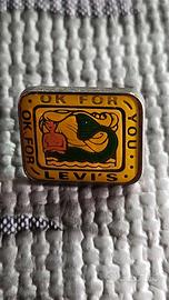 Spilla Vintage Levi's in Acciaio - Design Unico