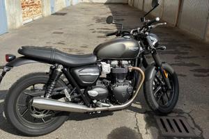 Triumph street Twin 900cc