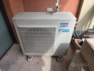 condizionatore Daikin Trial motore + 3 split